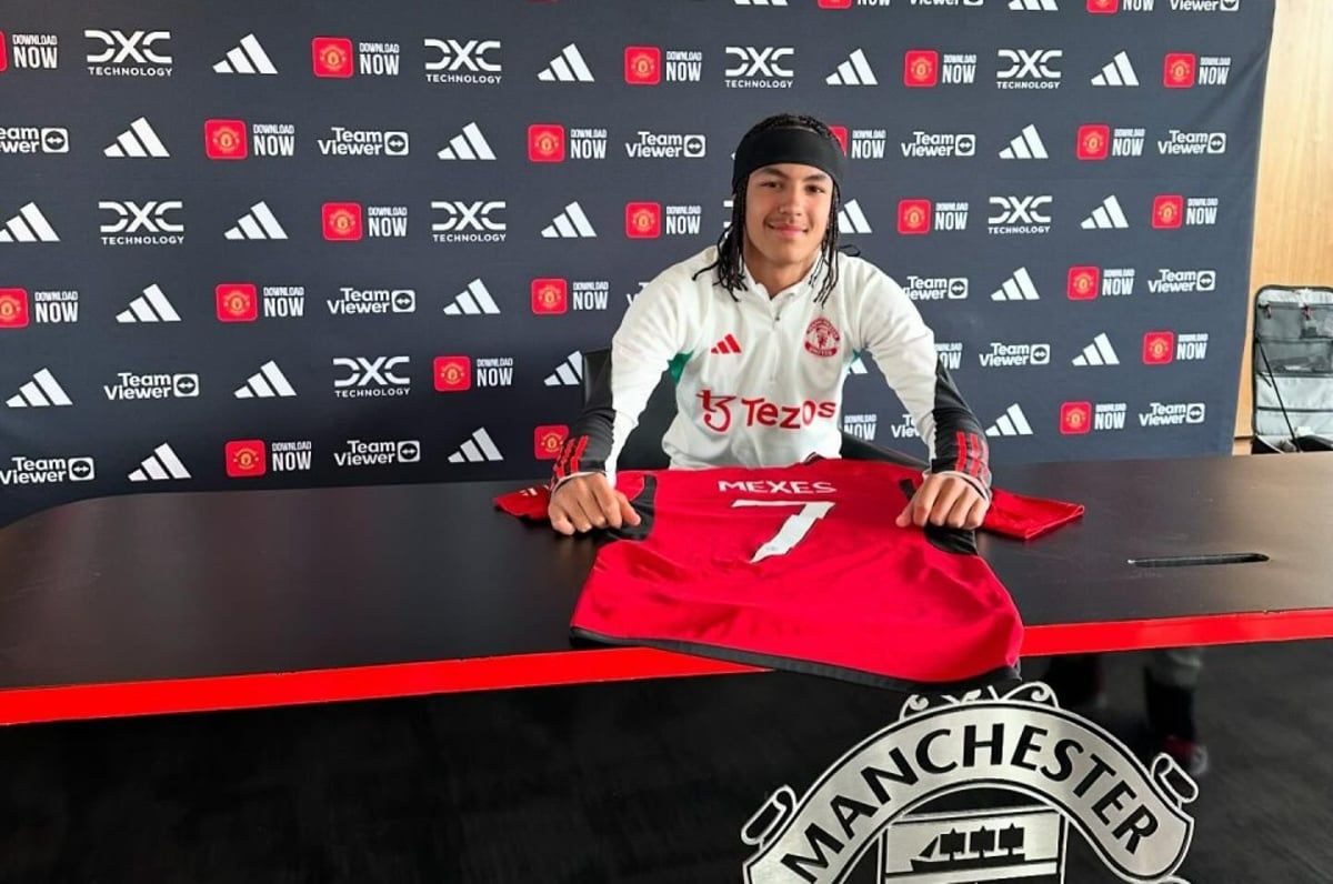 ابن هداف الدوري الإنجليزي يوقع لمانشستر يونايتد ويحمل رقم الأسطورة رونالدو