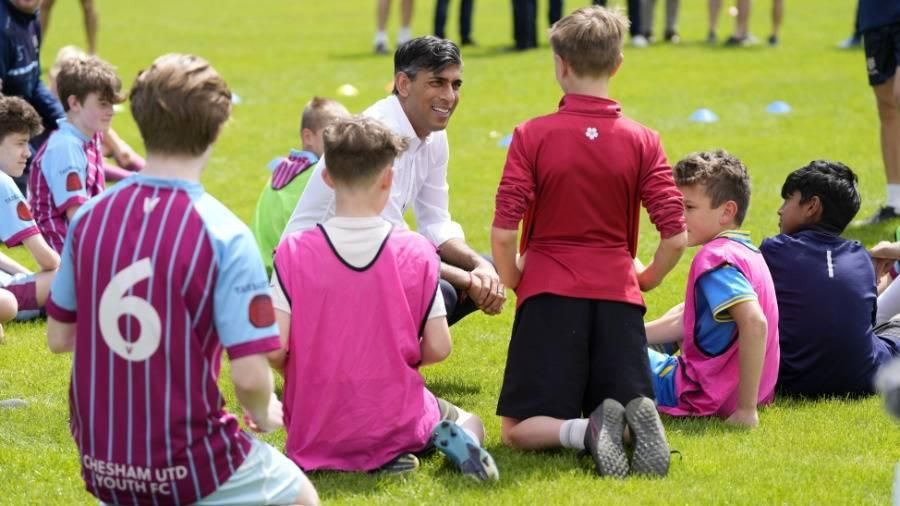 استثناء اللاعبين الإنجليز من الخدمة العسكرية