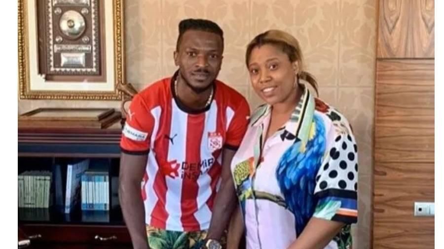 تبادل الاتهامات بين مهاجم وزوجته بسبب عمرها