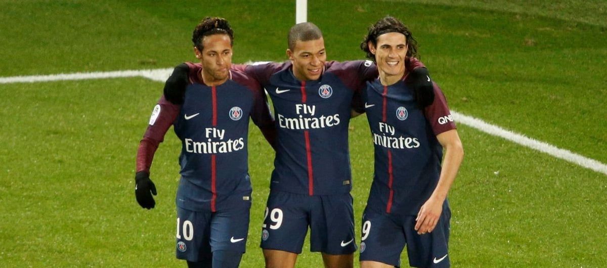 نجم باريس سان جيرمان السابق يعتزل اللعب دوليا