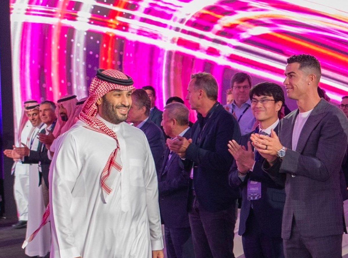 تحية لافتة من رونالدو لمحمد بن سلمان في نهائي النصر والهلال (فيديو)