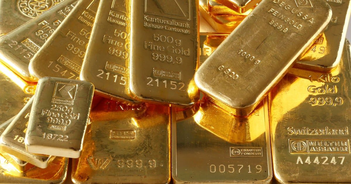 الذهب مستقر ويتجه لتسجيل مكاسب للشهر الرابع على التوالي