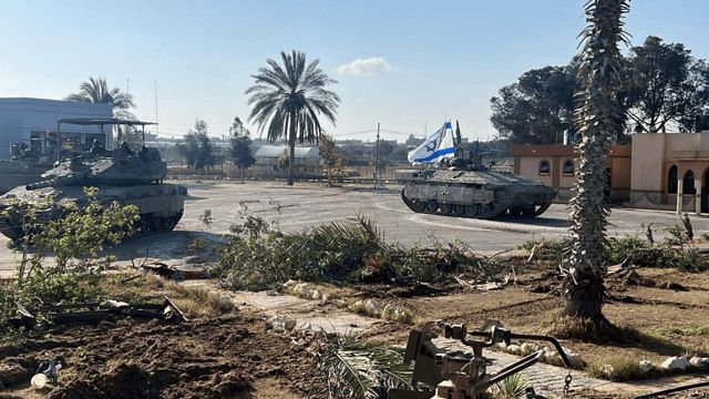 محللون: إسرائيل تلجأ لإستراتيجية "السيطرة النارية" في رفح