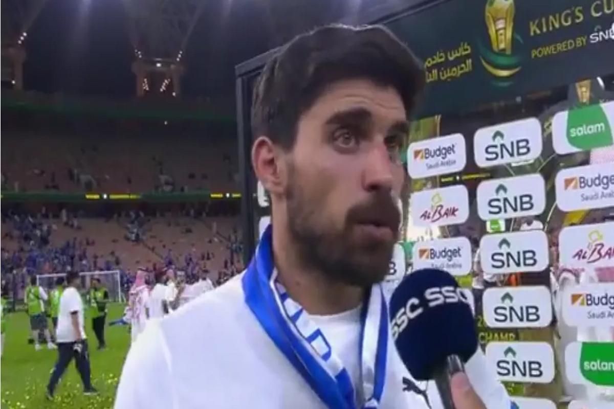اللقطة الأبرز في النهائي...  ماذا قال روبن نيفيز للبليهي بعد الطرد في الدقائق الأخيرة؟! - موقع الخليج الان