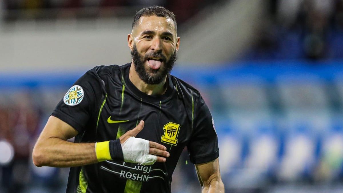 بنزيما يواصل استفزازه لجماهير الاتحاد السعودي (صور)