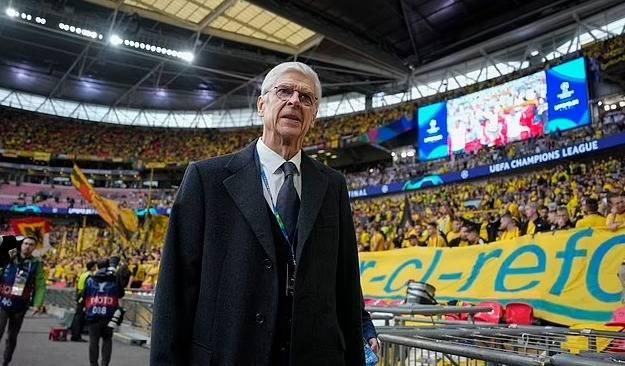 أرسين فينجر: كرة القدم مثل الانتخابات ولا تستهينوا بـ «بروسيا دورتموند»