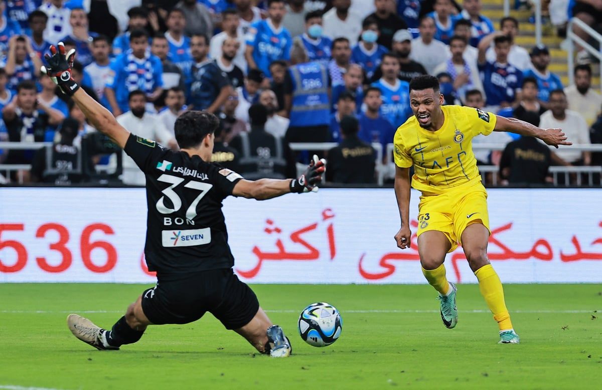 نهائي مثير تزعّمه بونو.. الهلال يحرز كأس الملك ويحقق الثلاثية التاريخية