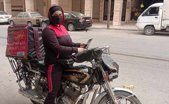 "أم قصي".. أول امرأة دليفري في سوريا