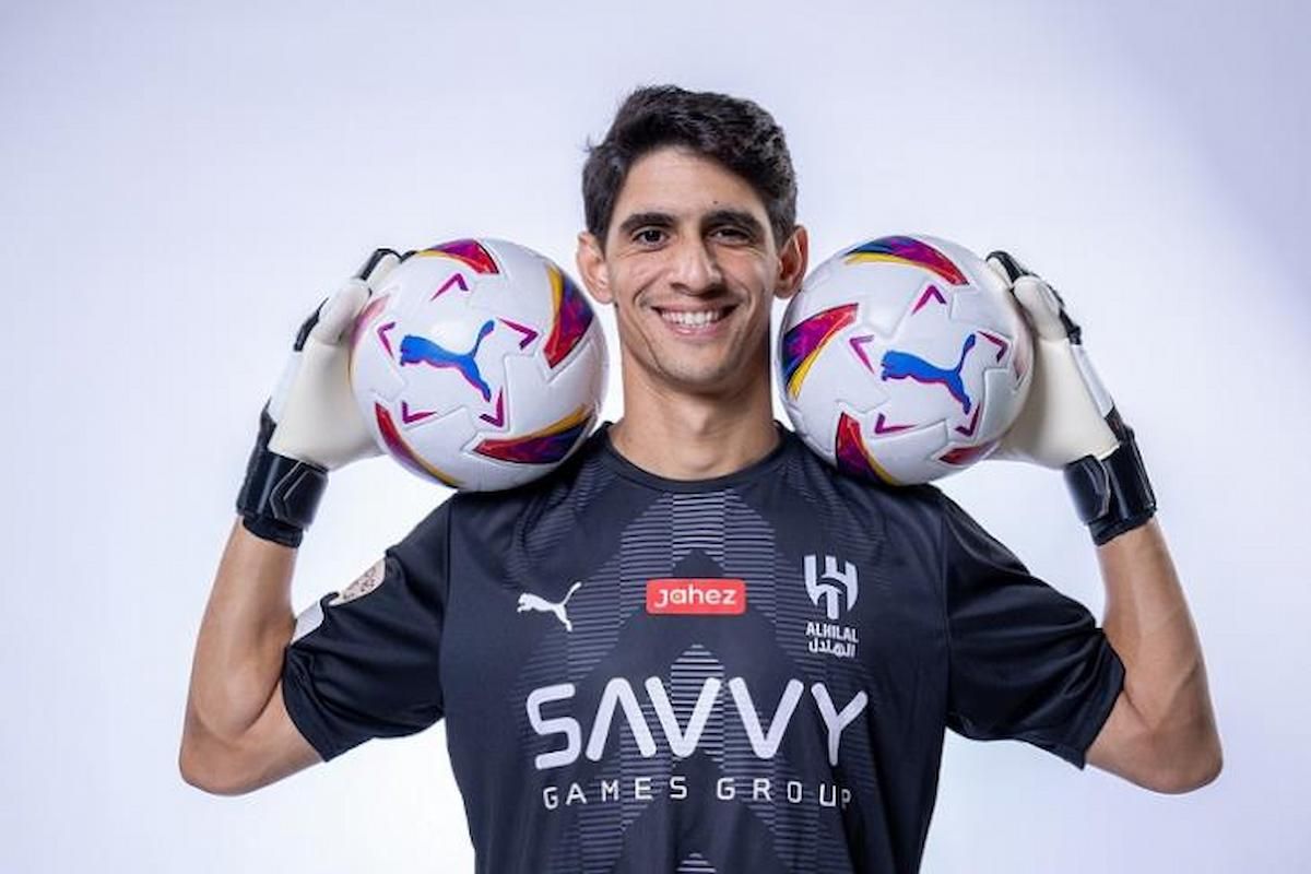 تخطينا الصعاب بعد الطرد... تصريحات مثيرة من بونو بعد تتويجه بجائزة الأفضل في الكأس الأغلى - موقع الخليج الان