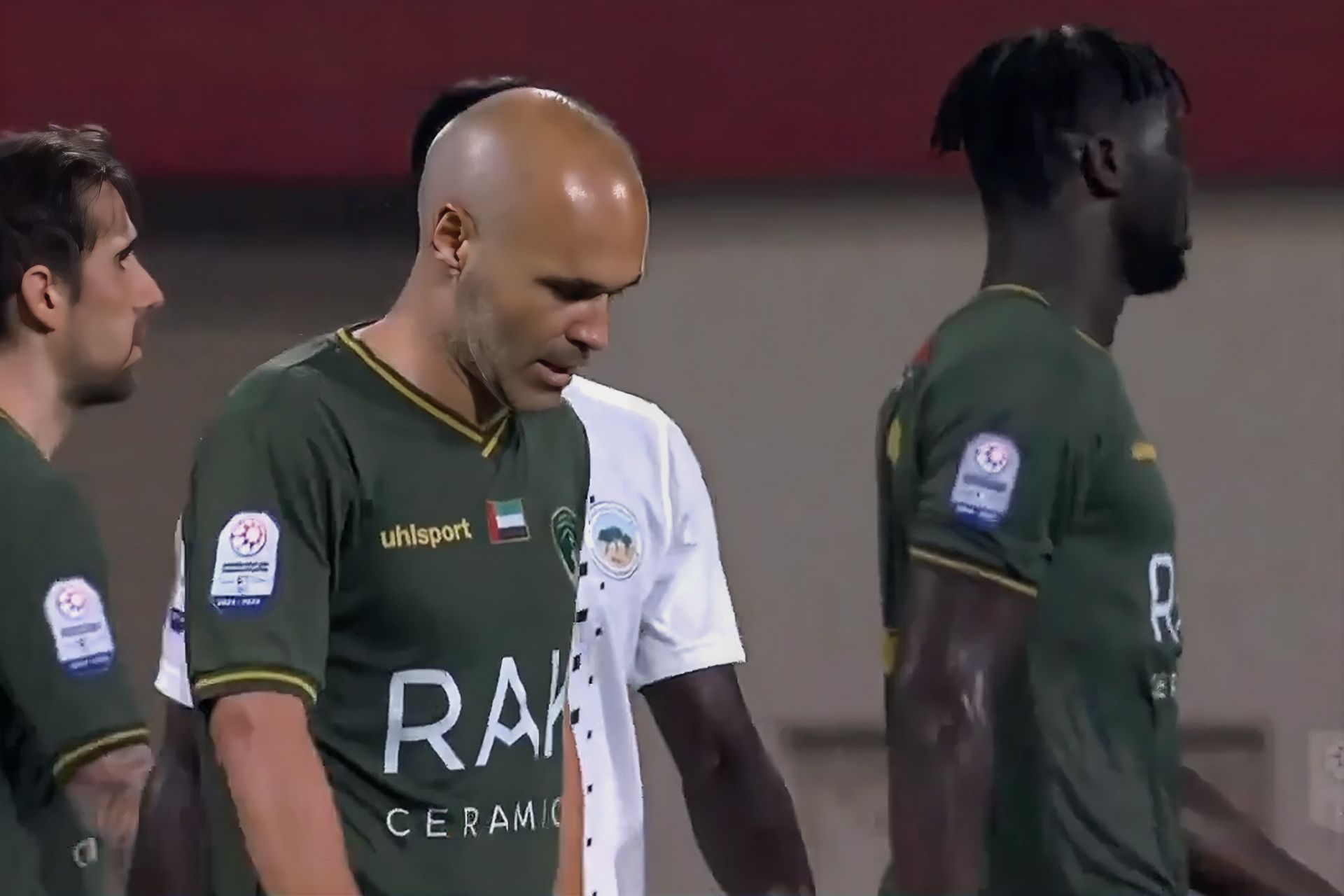 شاهد.. فريق الرسام إنييستا يودع الدوري الإماراتي للمحترفين - موقع الخليج الان