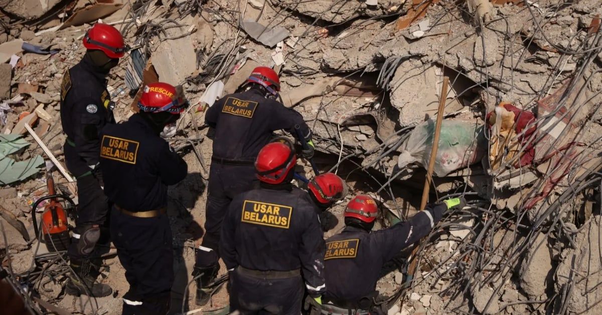 محاصرون جراء انهيار مبنى مأهول في إسطنبول (فيديو)