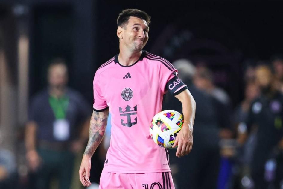 ميسي يغير «اللوك» بعد عشاء عائلي