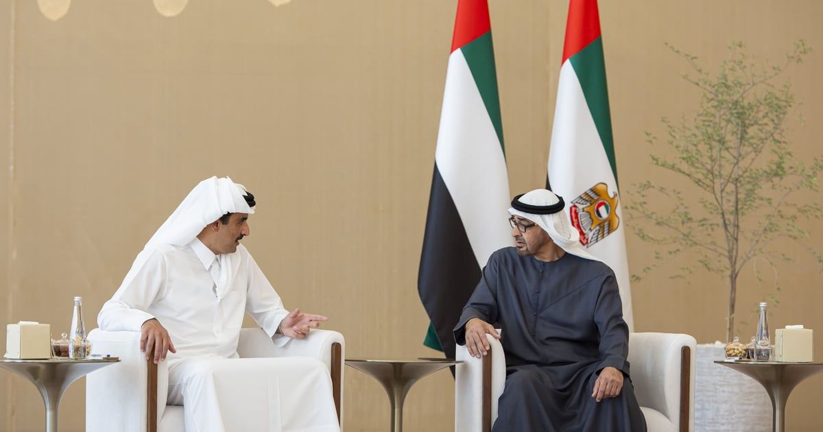 رئيس الإمارات وأمير قطر يبحثان العلاقات الثنائية والمستجدات في المنطقة