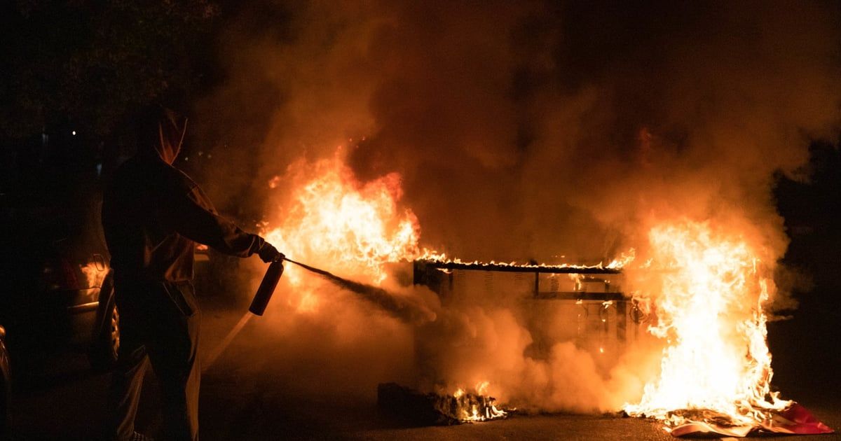 حريق كبير بمخازن للأجهزة الكهربائية في النجف (صور وفيديو)