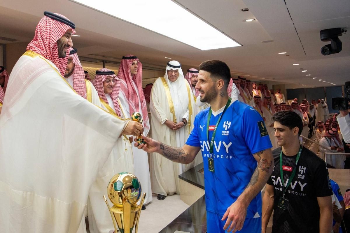 وعدًا رائعًا من نجم السامبا... لاعب الهلال السعودي يتحدث عن التتويج بكأس الملك السعودي - موقع الخليج الان