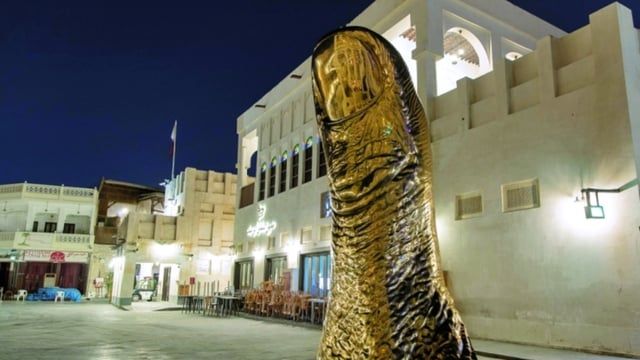 دعوات واسعة لإزالة مجسم "الإبهام" من بغداد (صور)