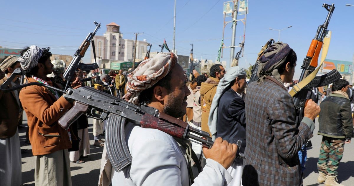 ميليشيا الحوثي تعلن مقتل 15 من أفرادها بغارات أمريكية بريطانية