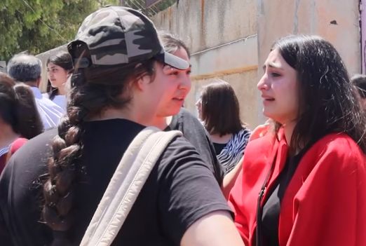 إغماء وبكاء.. امتحان الرياضيات يثير غضب طلاب الثانوية في سوريا (صور)