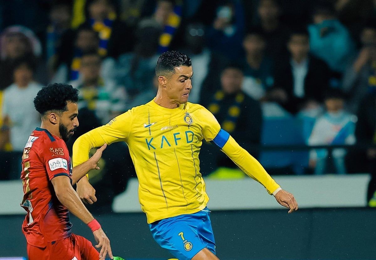 يكرر أخطاء ميسي وبرشلونة.. رونالدو يقود النصر إلى الهاوية