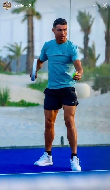كريستيانو رونالدو يُظهر مهاراته في رياضة جديدة (صور)