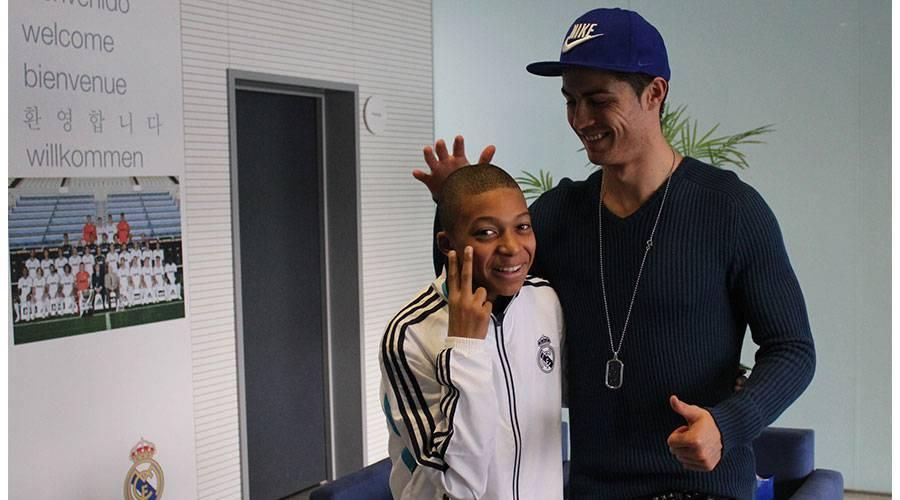 «هلا مدريد».. رسالة رونالدو إلى مبابي بعد انتقاله رسمياً للريال