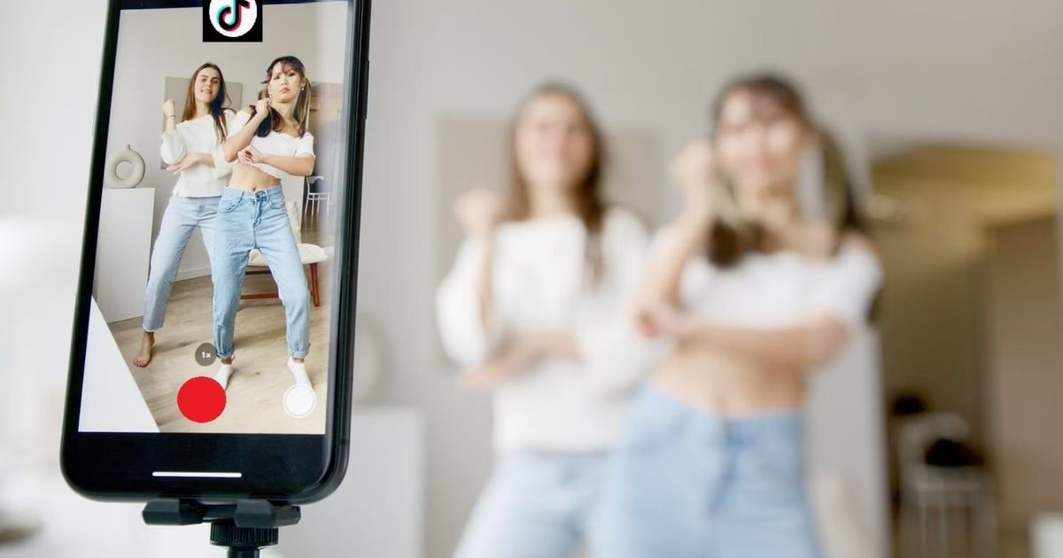 بث "تيك توك" المباشر يعرّض الأطفال للخطر .. كيف تحميهم؟