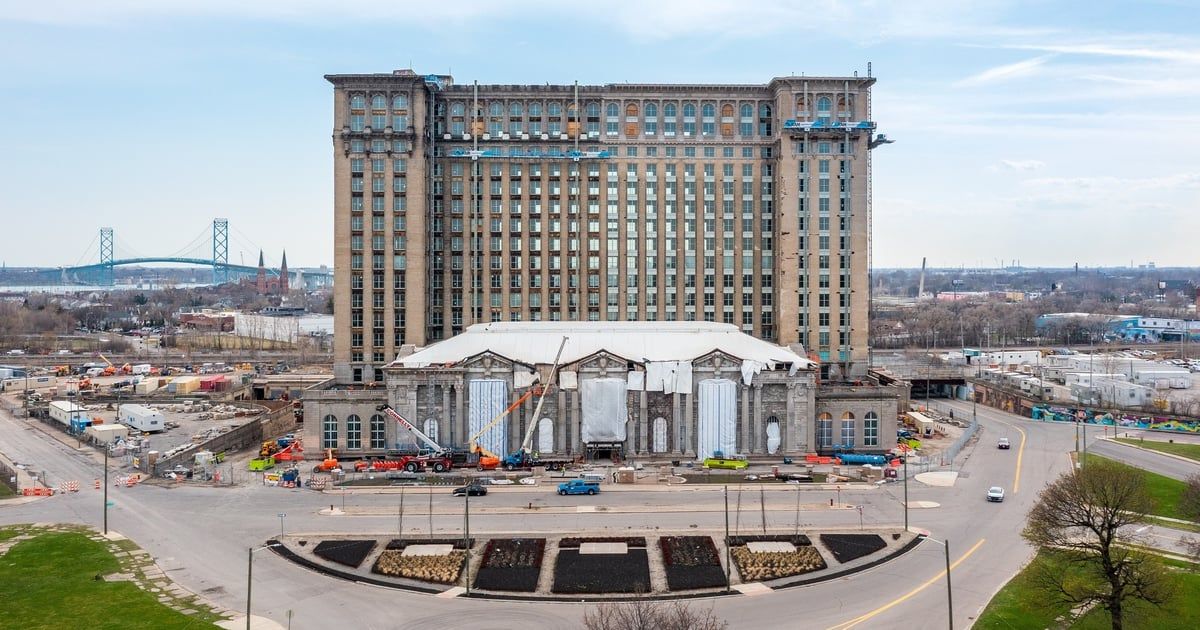 كانت رمزاً للانحدار.. محطة قطارات ديترويت تنبض بالحياة