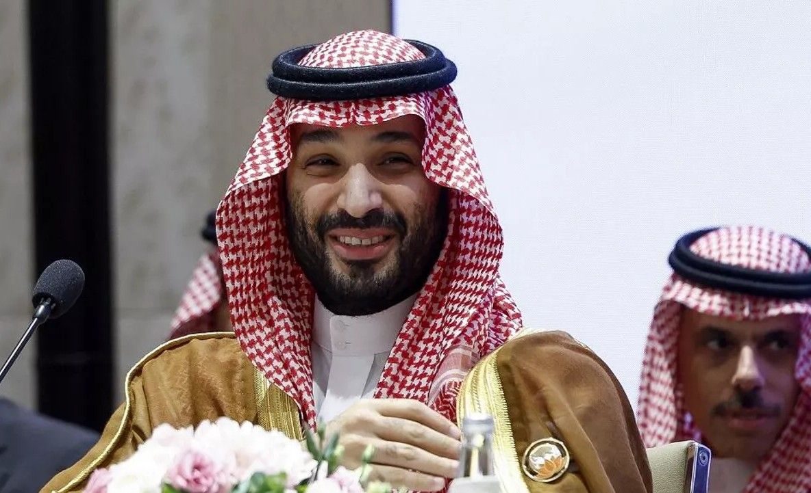 عين ولي العهد الأمير محمد بن سلمان تقع على احد المشجعين اثناء مبارة النصر والهلال.. وهذا ماحدث له!