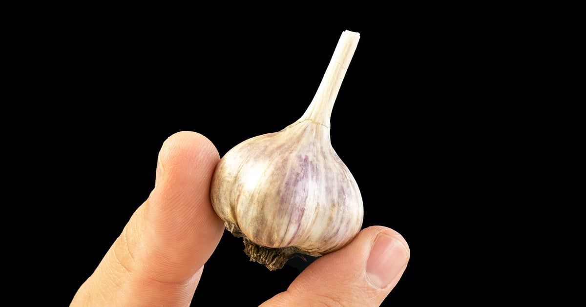 فوائد "خفية" لتناول فُص واحد من الثوم يوميا