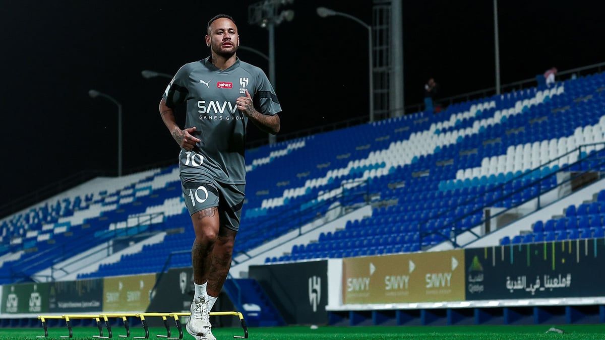 نيمار يتورط في فضيحة جديدة بمغازلة صديقة ملاكم (صورة)