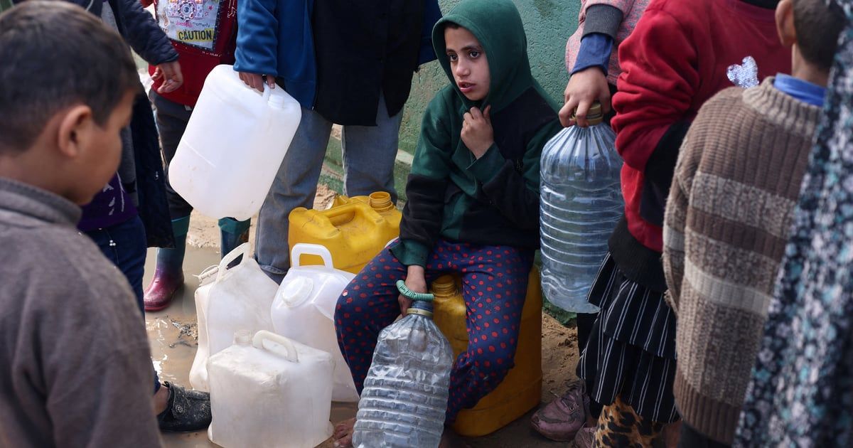 المياه بأضعاف أثمانها.. "دير البلح"‎ تعيش أزمة خانقة