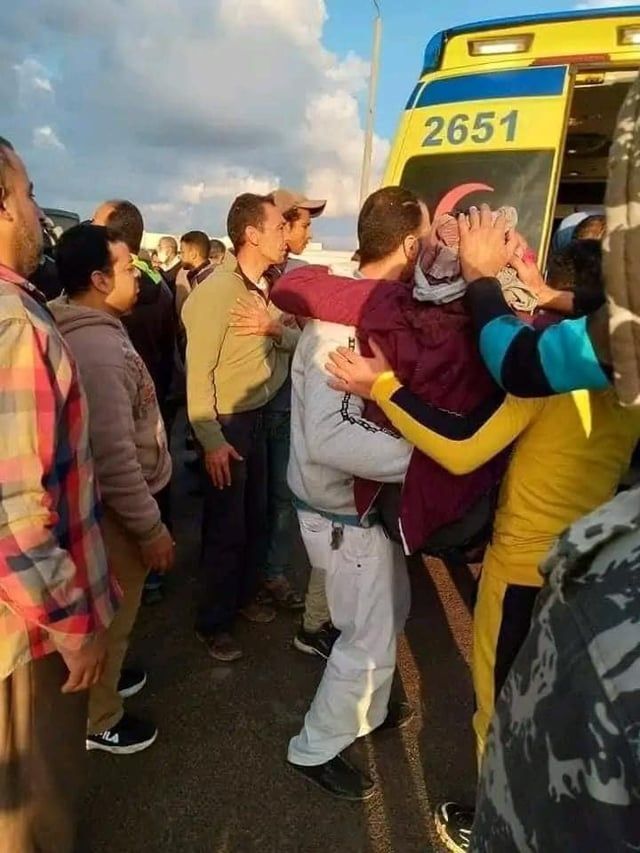 مصر.. إصابة 24 شخصا في حادث انقلاب حافلة