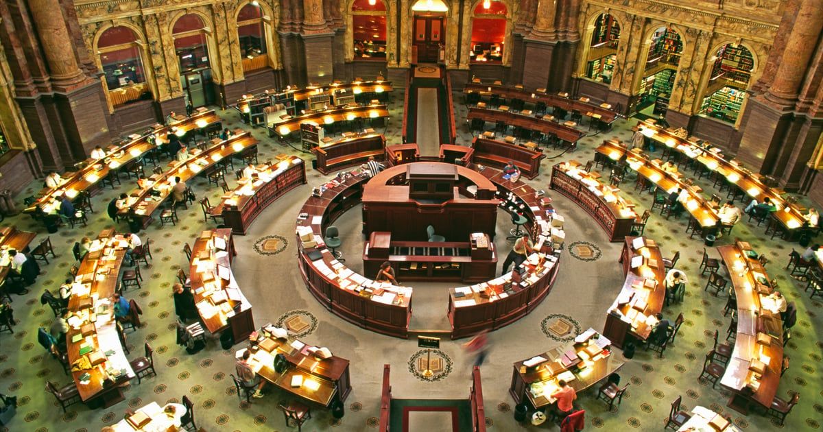 طفل يثير تفاعلاً خلال جلسة للكونغرس الأمريكي (فيديو)