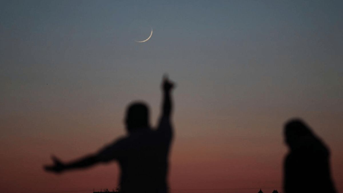 راصد هلال ذي الحجة في السعودية يثير تفاعلاً (فيديو)