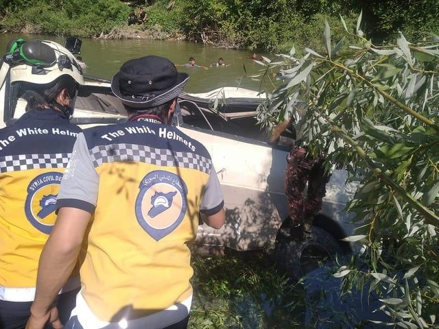 فاجعة تهز سوريا.. غرق حافلة مدرسية تقل 60 طفلاً في نهر العاصي (فيديو وصور)