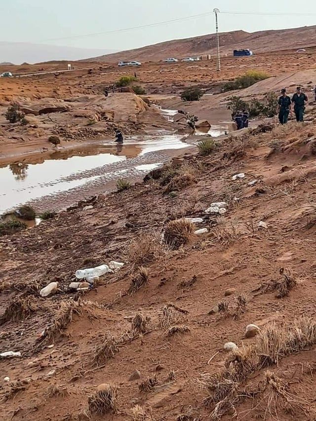 سيول جارفة تودي بحياة 5 أشخاص في الجزائر (فيديو)