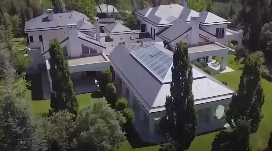 مبابي يشتري قصراً فخماً من نجم ريال مدريد السابق.. ماذا يحتوي؟