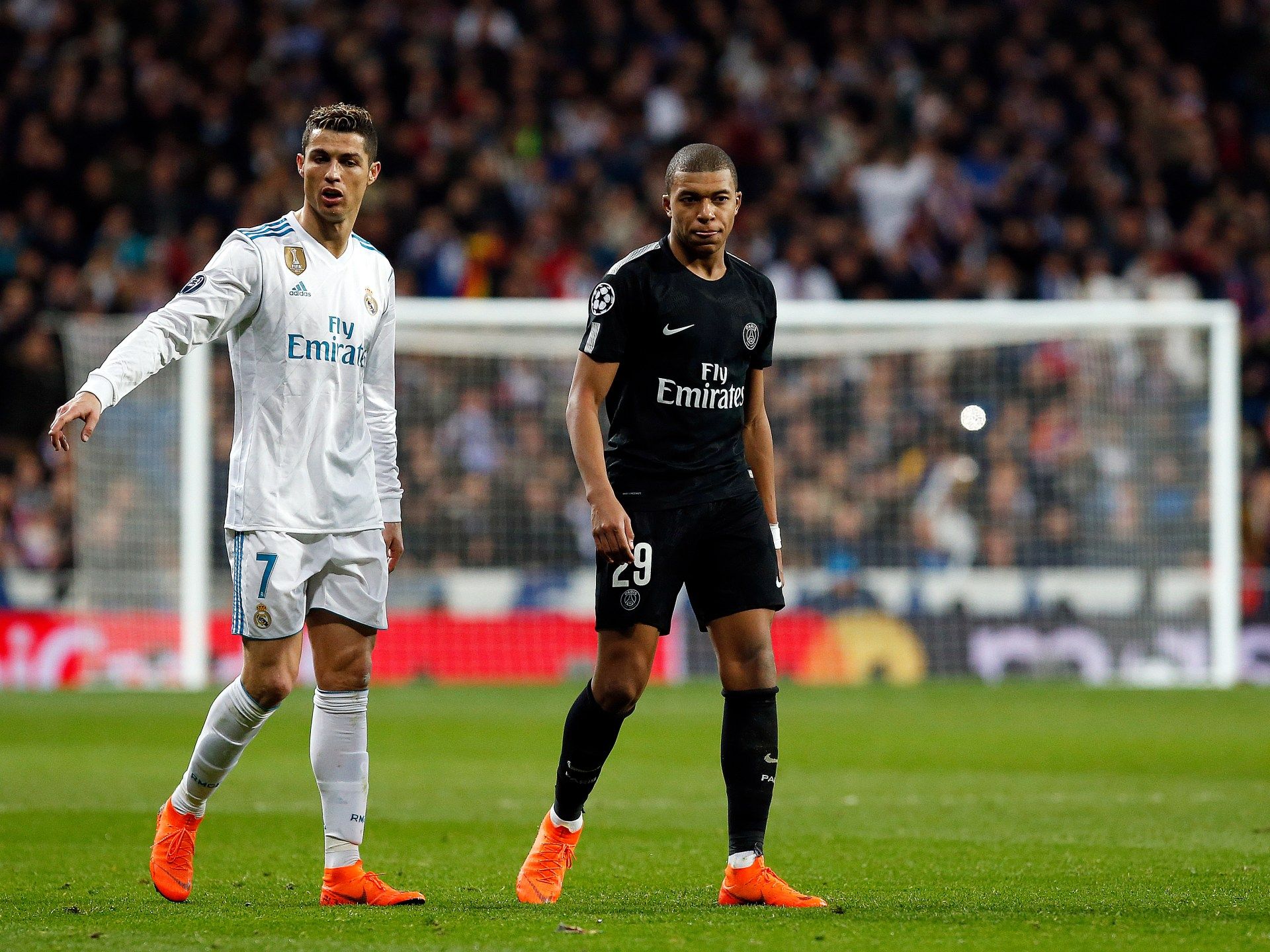 تعليق رونالدو على منشور مبابي يحقق رقما قياسيا - موقع الخليج الان