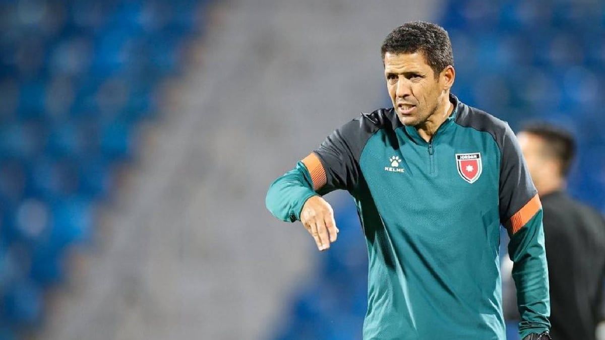 مدرب منتخب الأردن يحسم الجدل حول عودته لقيادة الوداد المغربي