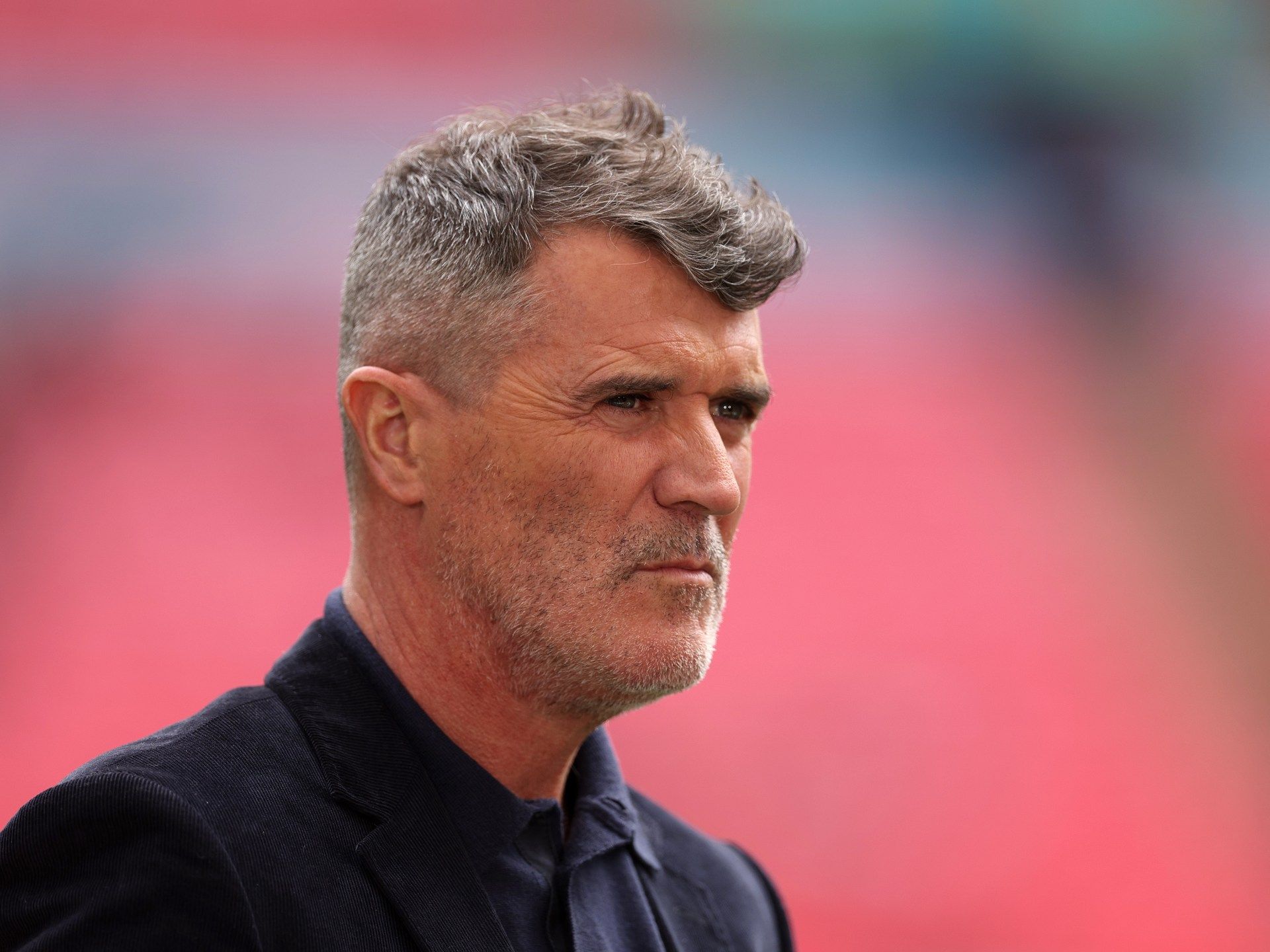 إيقاف مشجع 3 سنوات لنطحه كين نجم مان يونايتد السابق - موقع الخليج الان