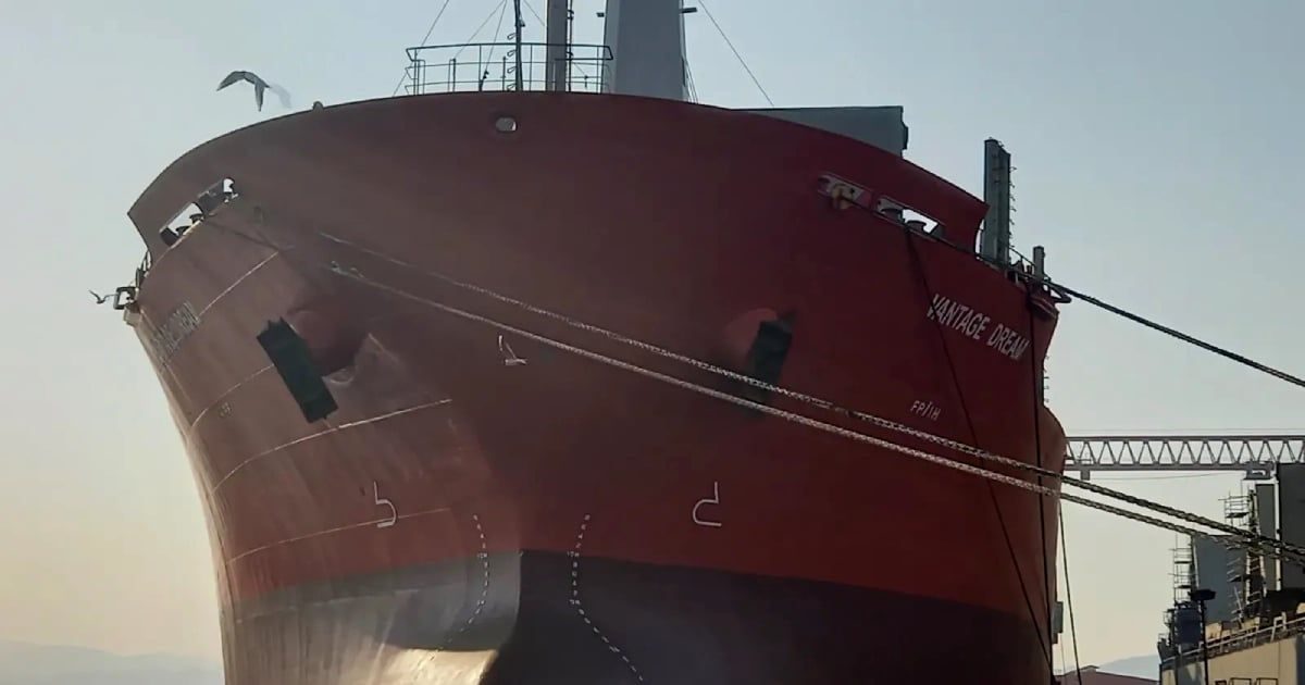 استهداف ناقلة بضائع يونانية في البحر الأحمر