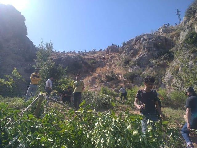 فاجعة تهز سوريا.. غرق حافلة مدرسية تقل 60 طفلاً في نهر العاصي (فيديو وصور)