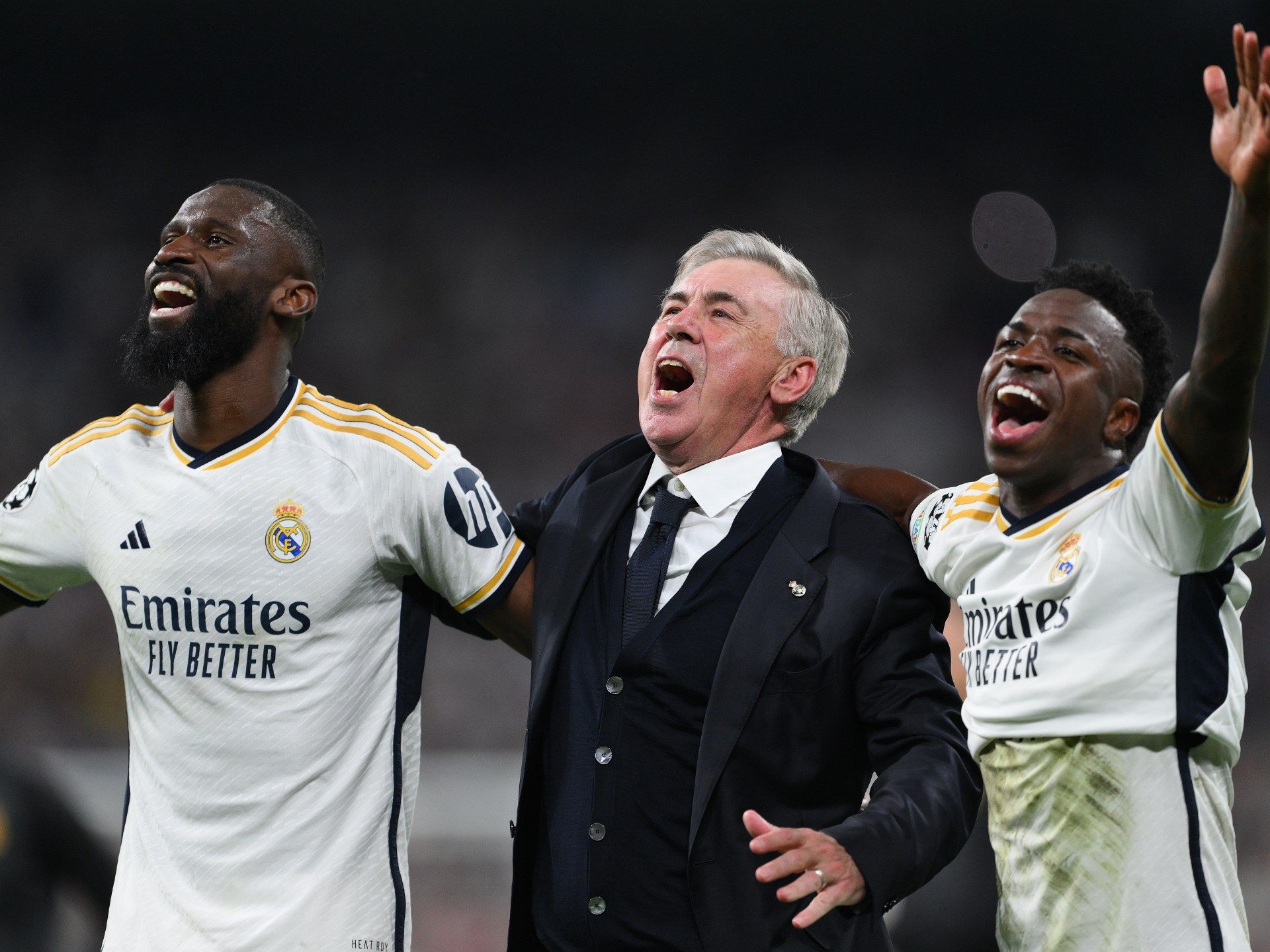 ريال مدريد يكشف عن قميصه الجديد وبيلينغهام يفوز بجائزة أفضل لاعب - موقع الخليج الان