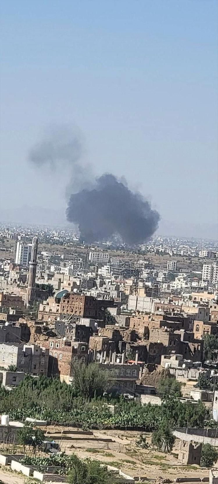 تفاصيل الانفجارات العنيفه التي هزت صنعاء... صور