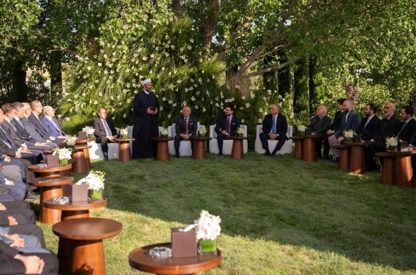 اتفرج لحظات طلب يد الأميرة عائشة بنت فيصل بن الحسين بحضور ملك الأردن وولي العهد (صور)