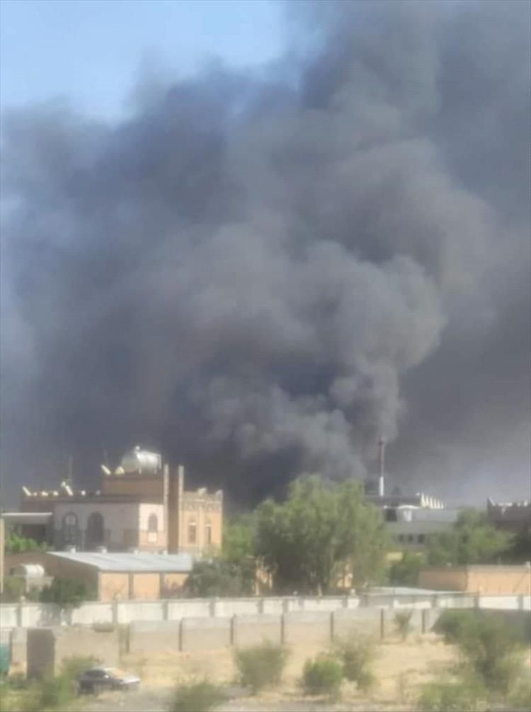 تفاصيل الانفجارات العنيفه التي هزت صنعاء... صور