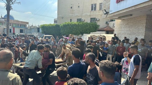 إسعاف عبر "الدوابّ".. وسيلة الفلسطينيين لإنقاذ المصابين في قطاع غزة (صور)