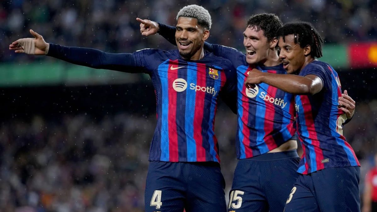 مفاجأة كبيرة.. الاتحاد السعودي يستهدف مدافع برشلونة