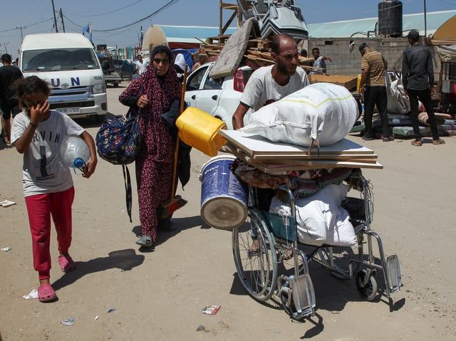 استهداف إسرائيل للبلديات يحرم الغزيين من مقومات الحياة