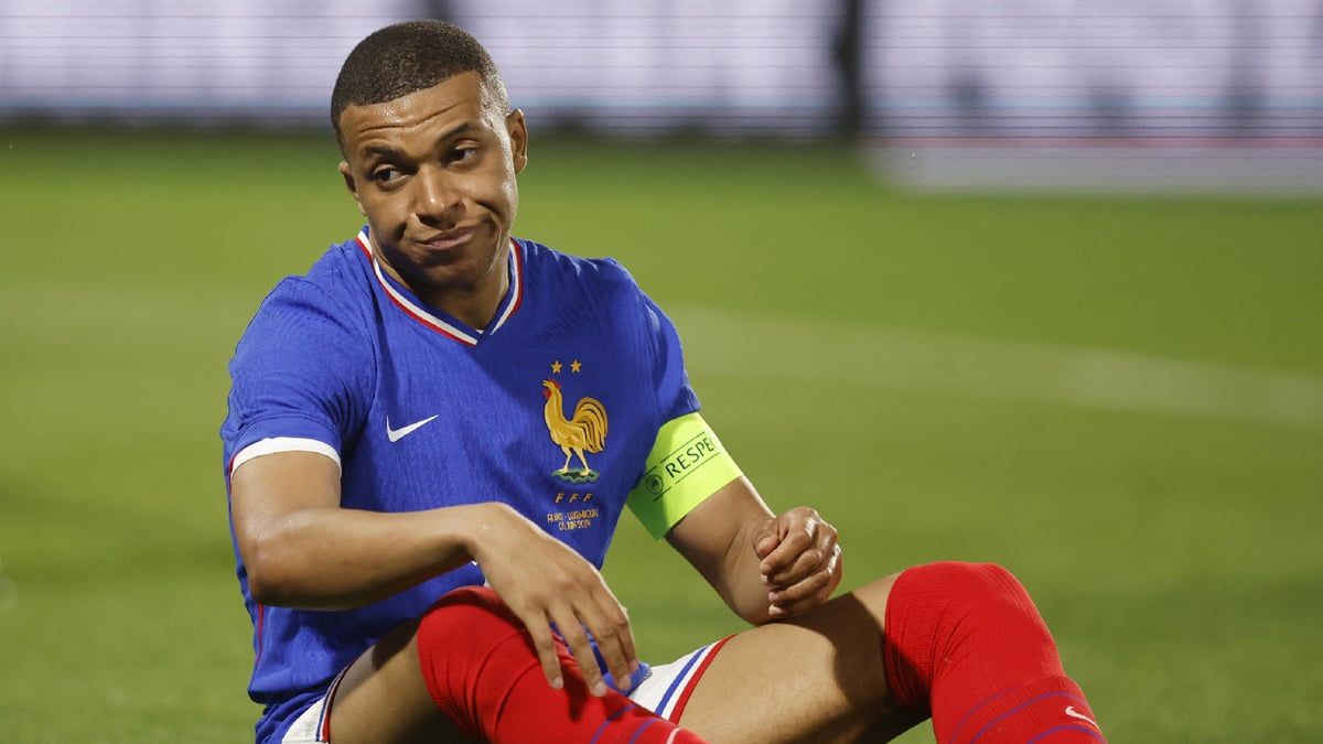 نجم باريس سان جيرمان السابق يتهم مبابي بالخيانة